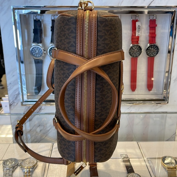 MICHAEL KORS JST TRAVEL MD DUFFLE SATCHEL SHOULDER CROSSBODY BAG MK BROWN
NWT - Picture 8 of 16